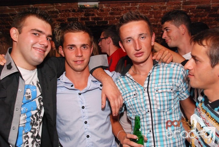 Distracţia este garantată în Escape, 