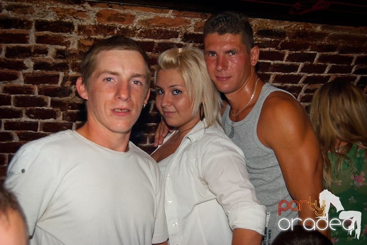 Distracţia este garantată în Escape, 