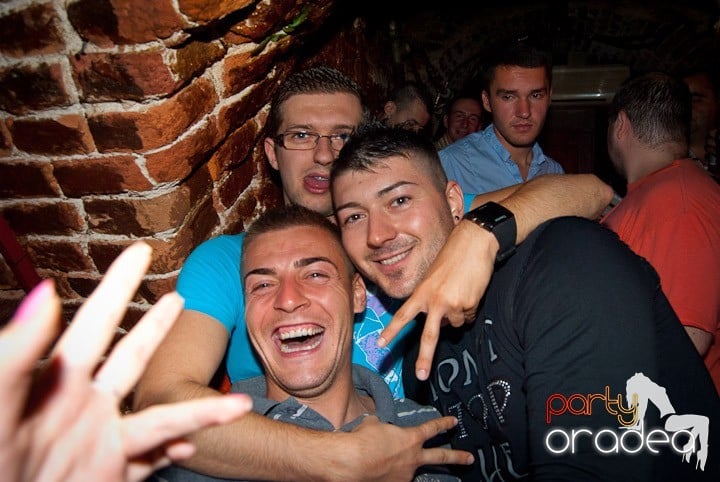 Distracţia este garantată în Escape, 