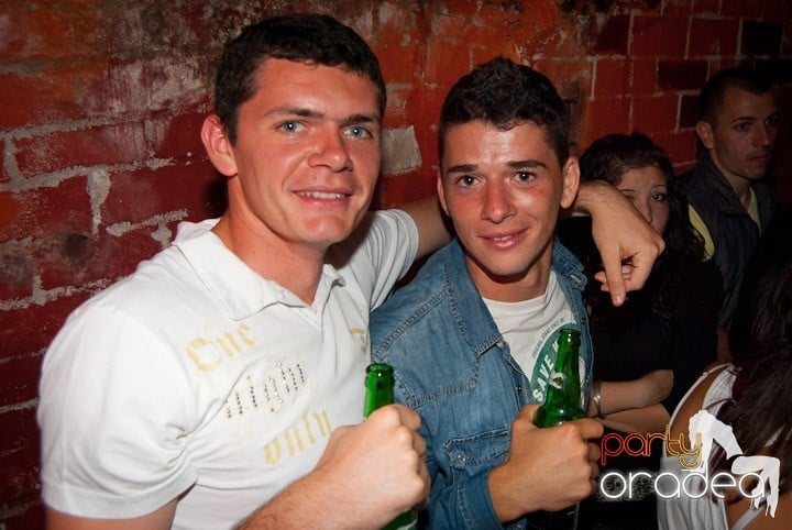 Distracţia este garantată în Escape, 