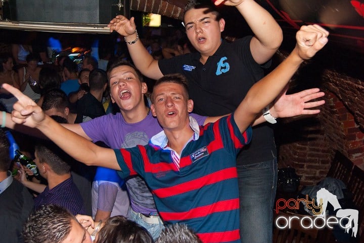 Distracţia este garantată în Escape, 