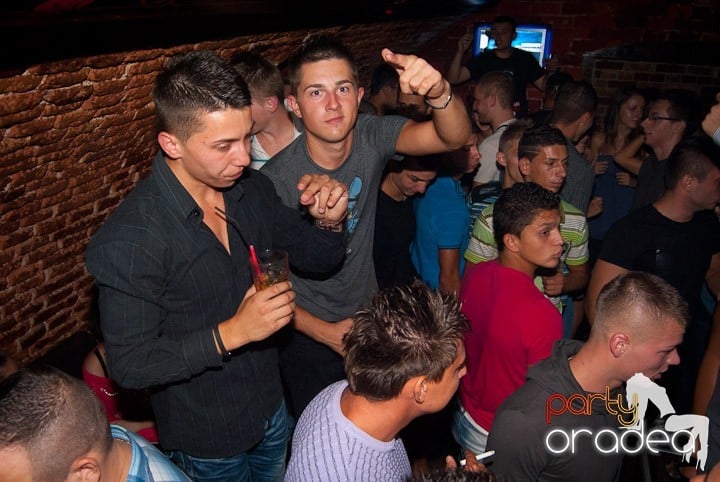 Distracţia este garantată în Escape, 