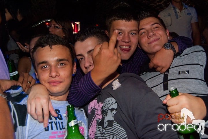 Distracţia este garantată în Escape, 