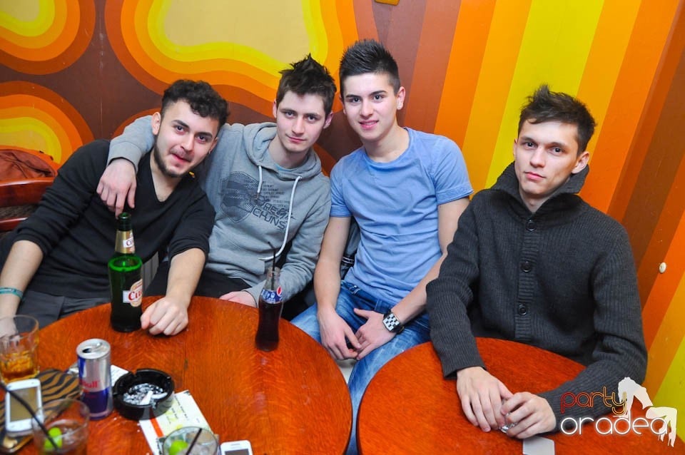 Distracţia începe în Juice, Juice