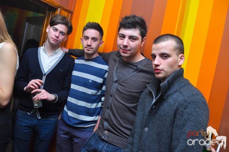 Distracţia începe în Juice, Juice