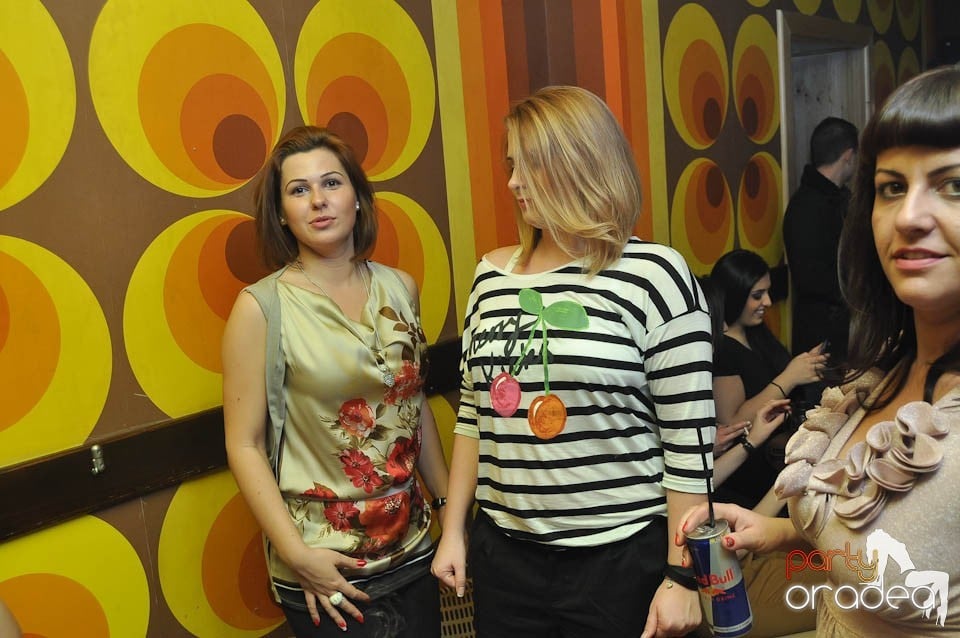 Distracţia începe în Juice, Juice