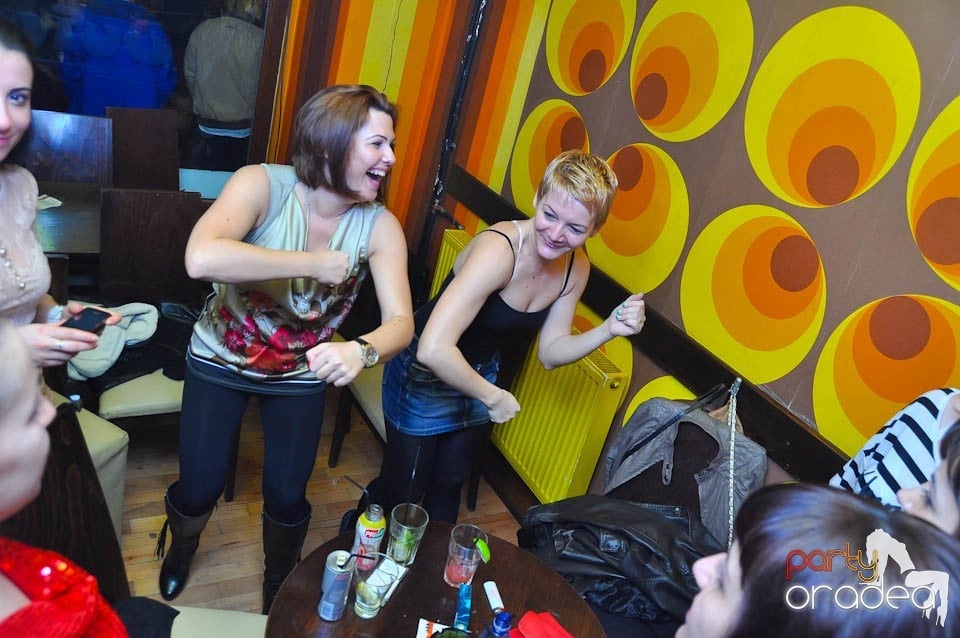 Distracţia începe în Juice, Juice