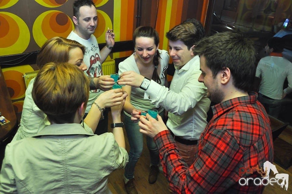 Distracţia începe în Juice, Juice