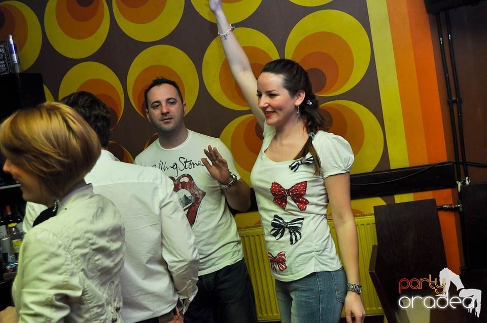 Distracţia începe în Juice, Juice