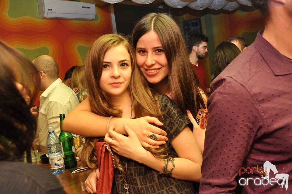 Distracţia începe în Juice, Juice