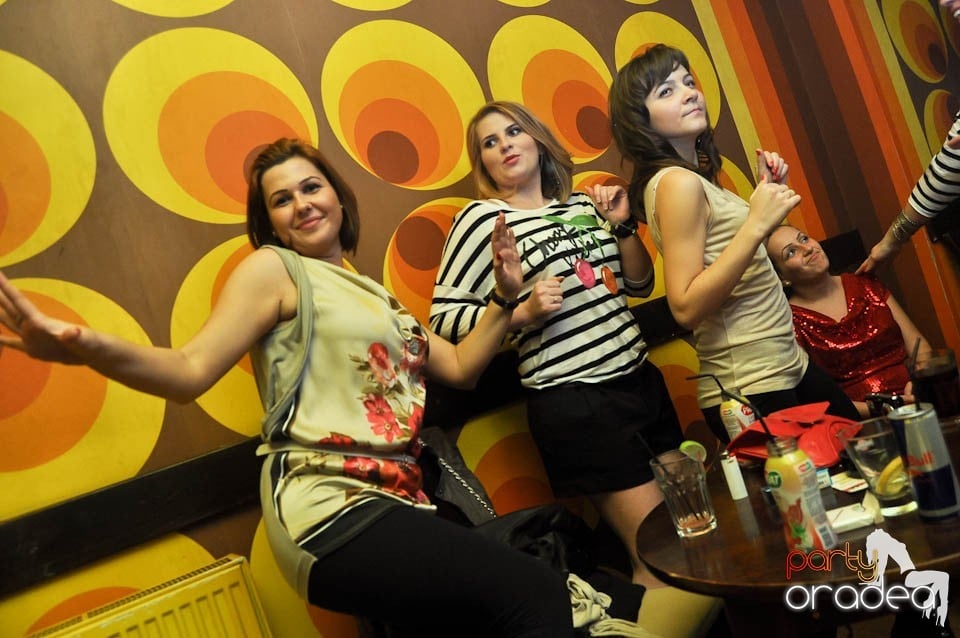 Distracţia începe în Juice, Juice