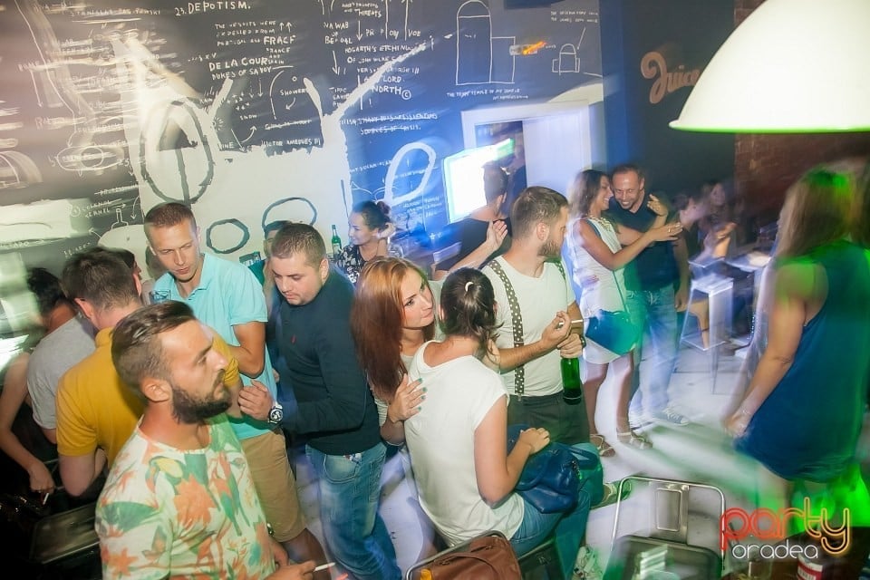 Distracţie alături de Albui, Juice