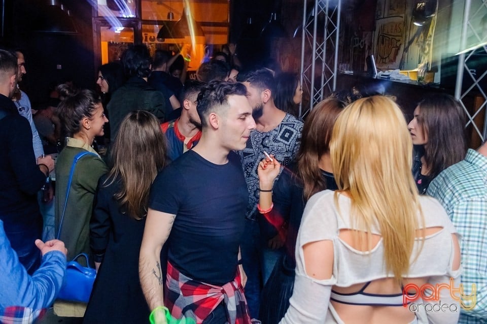 Distracţie alături de Albui, Juice