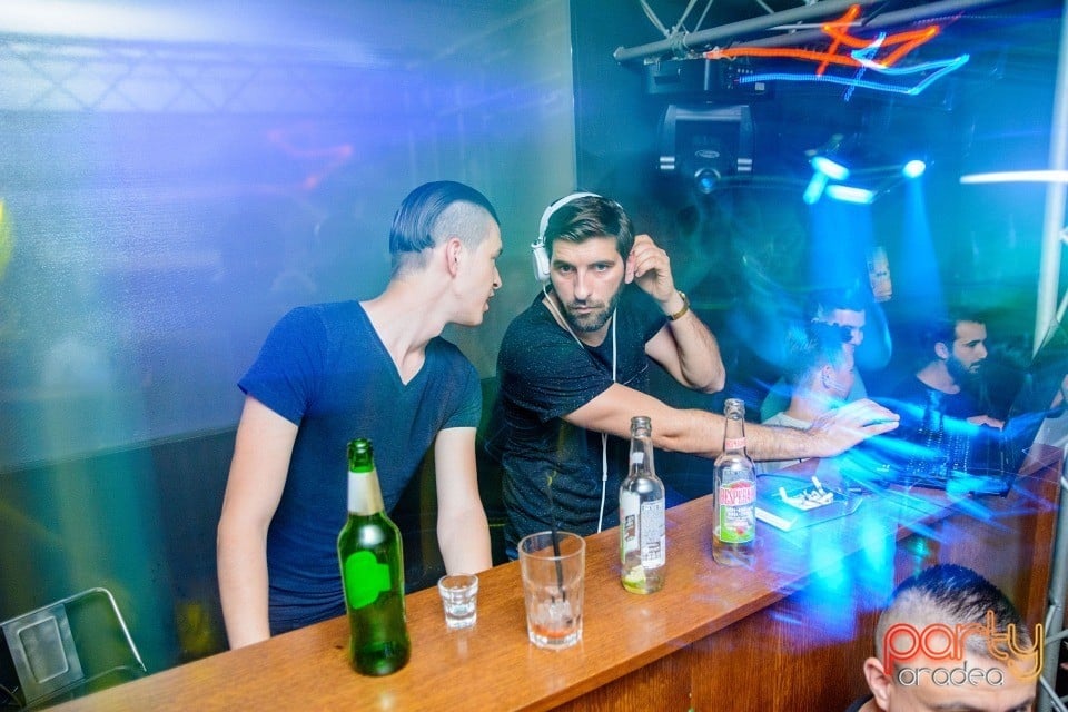 Distracţie alături de Albui, Juice