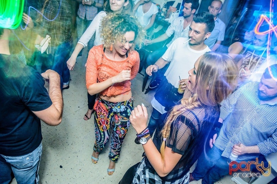 Distracţie alături de Albui, Juice