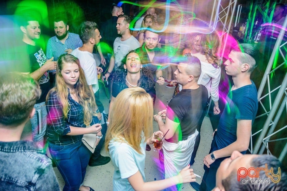 Distracţie alături de Albui, Juice