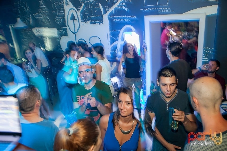 Distracţie alături de Undergrnd, Juice