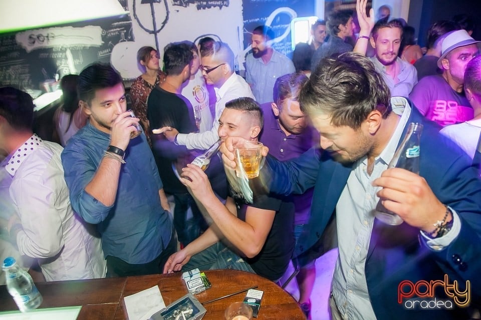Distracţie alături de Undergrnd, Juice