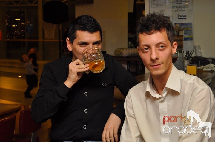 Distracţie cu Victor Mihalcea în Fabrica de bere,