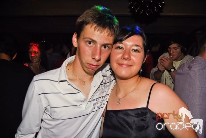 Distracţie de weekend în Club Seven, 