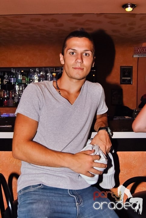 Distracţie de weekend în Club Seven, 