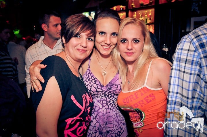 Distracţie din plin în Lord's, Lord's Pub