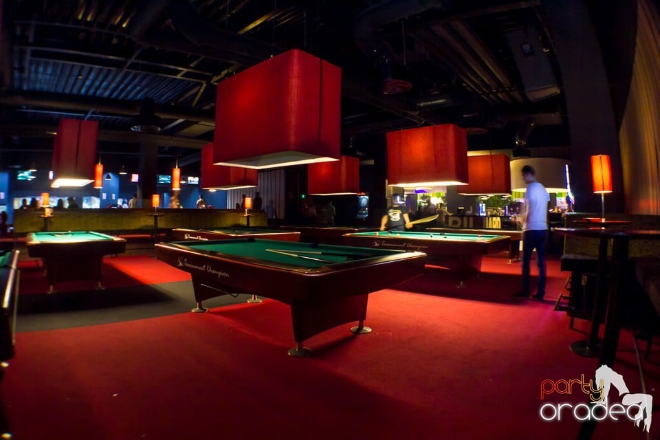Distracţie în Billy Art Club, Billy Art Club