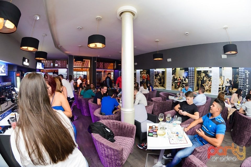 Distracţie în Blanc Coffee, 