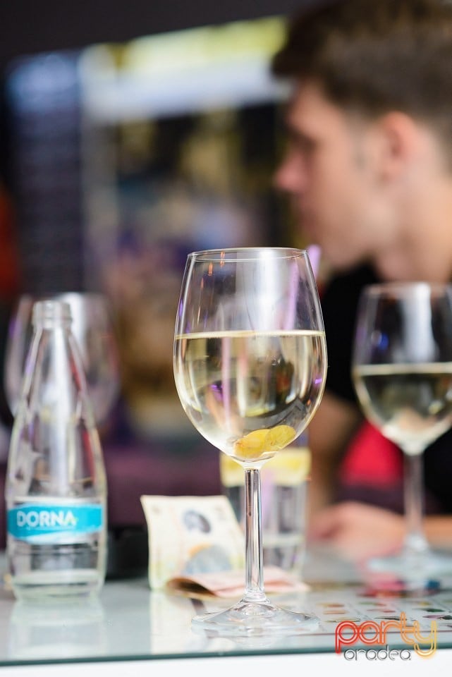 Distracţie în Blanc Coffee, 