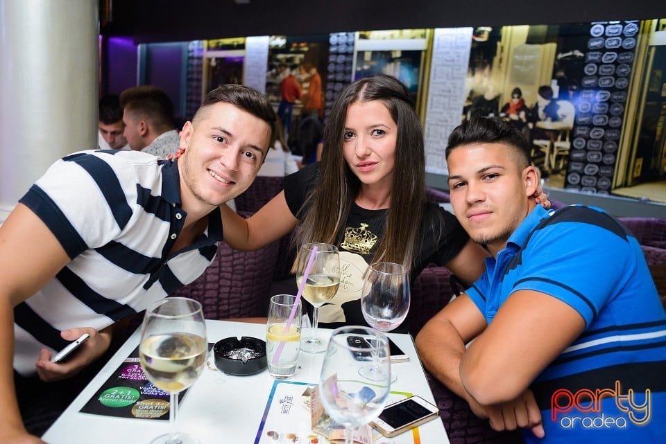 Distracţie în Blanc Coffee, 