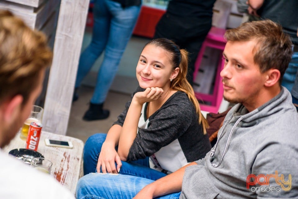 Distracţie în Bodega, Bodega