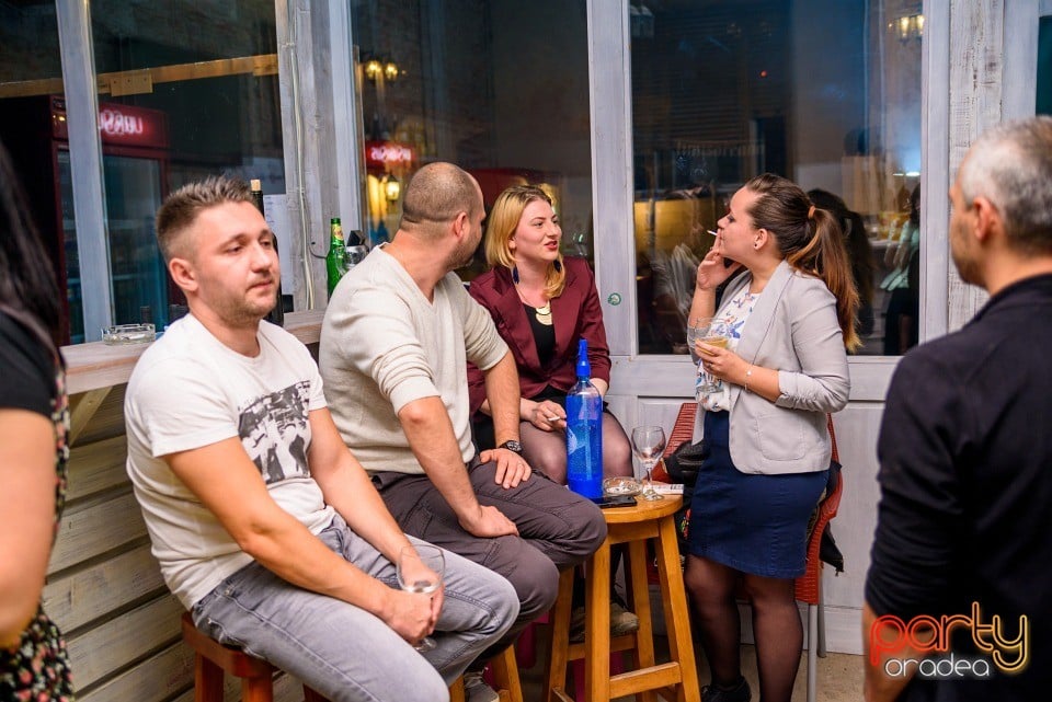 Distracţie în Bodega, Bodega
