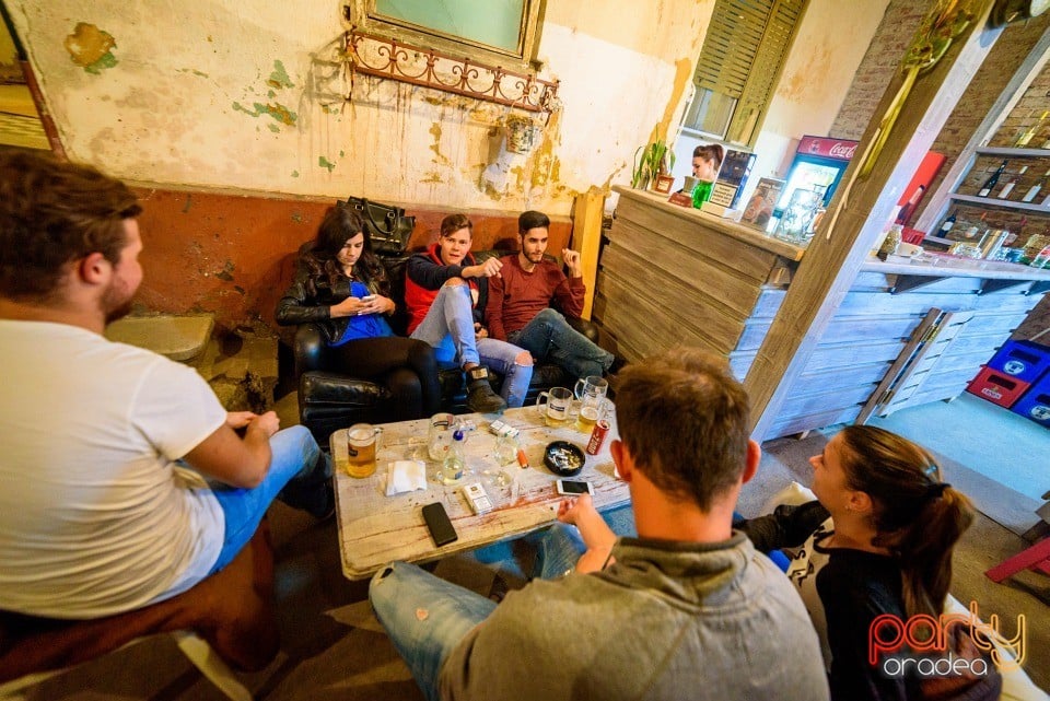Distracţie în Bodega, Bodega