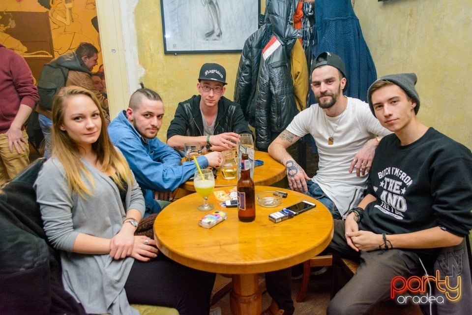 Distracţie în Bodega, Bodega