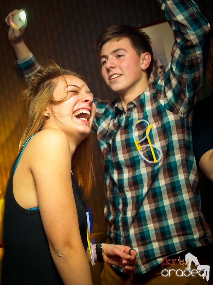 Distracţie în Chanson Café, 