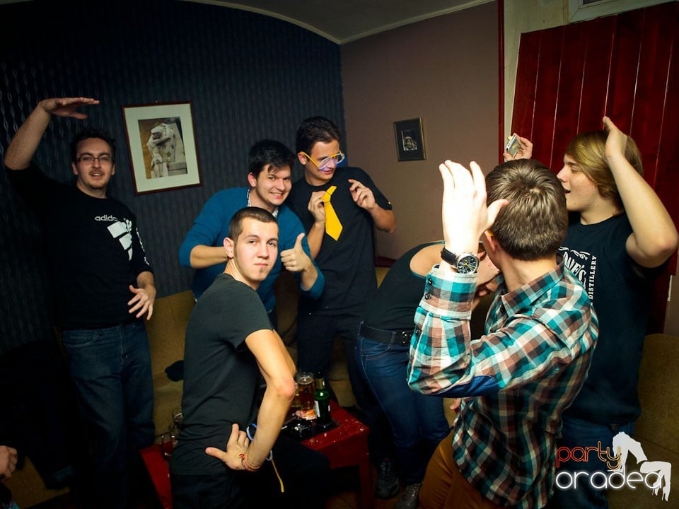 Distracţie în Chanson Café, 