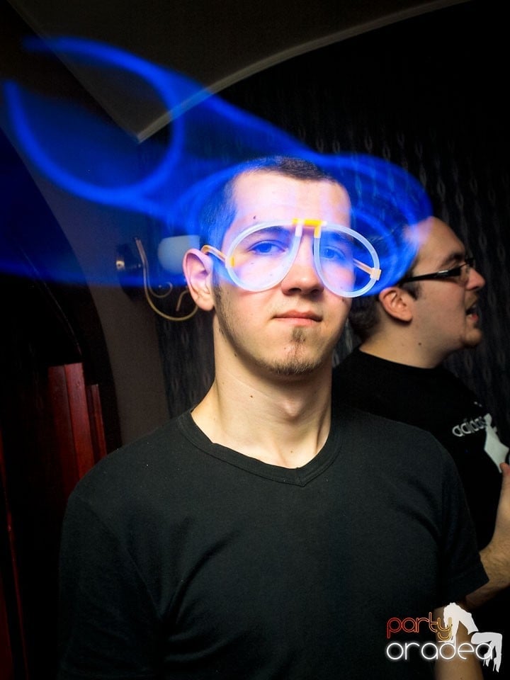 Distracţie în Chanson Café, 