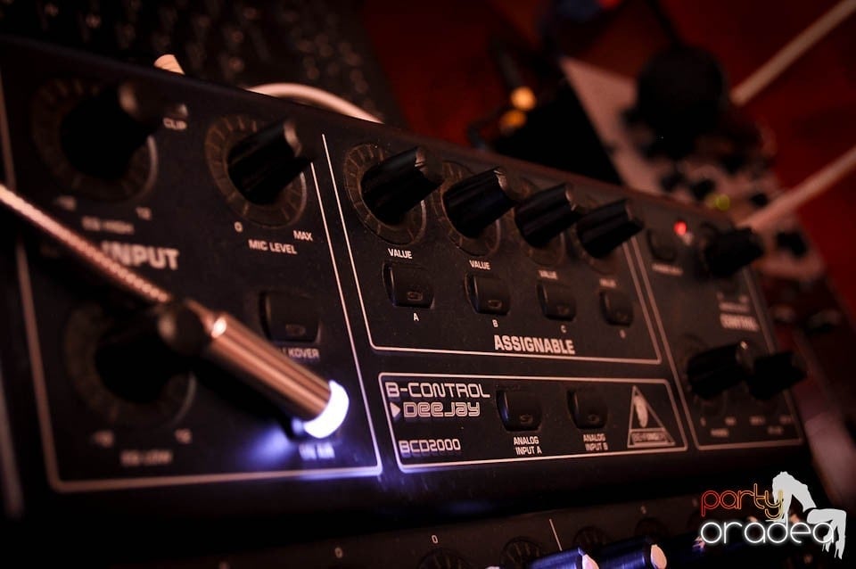 Distracţie în Chanson Café, 