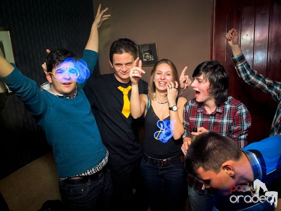 Distracţie în Chanson Café, 