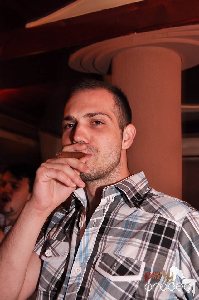 Distracţie în Chanson Café, 