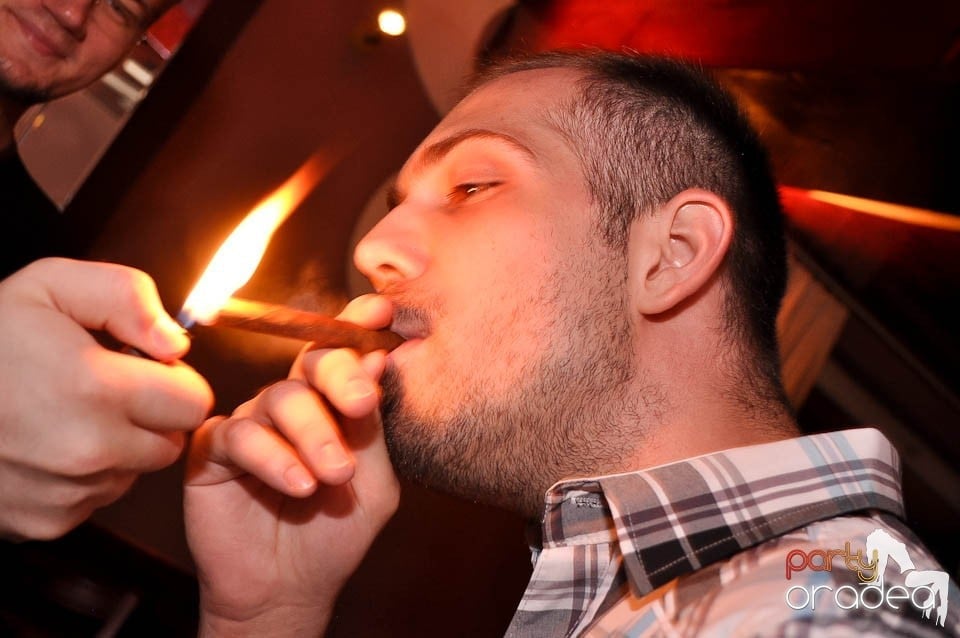 Distracţie în Chanson Café, 