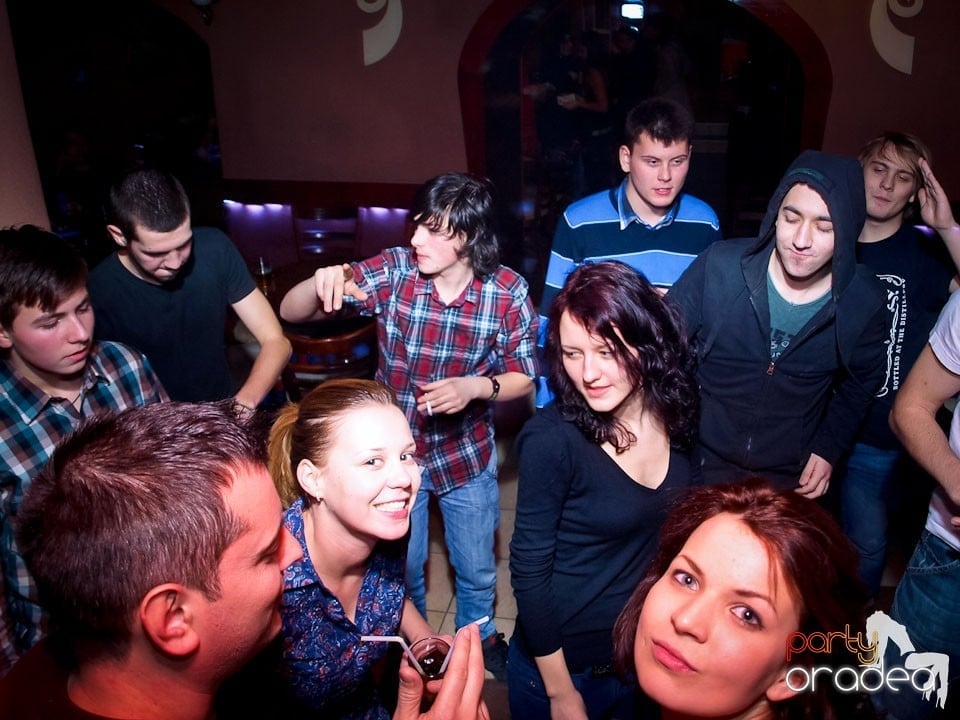 Distracţie în Chanson Café, 