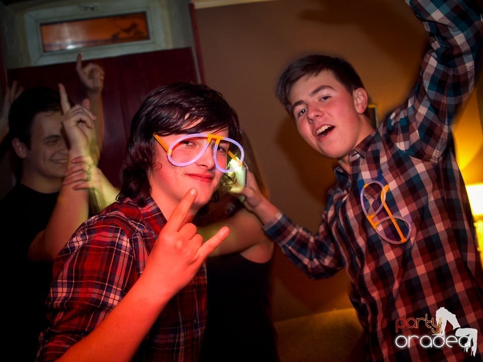 Distracţie în Chanson Café, 