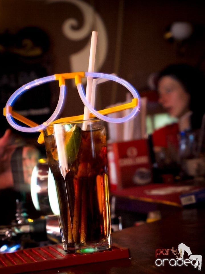 Distracţie în Chanson Café, 