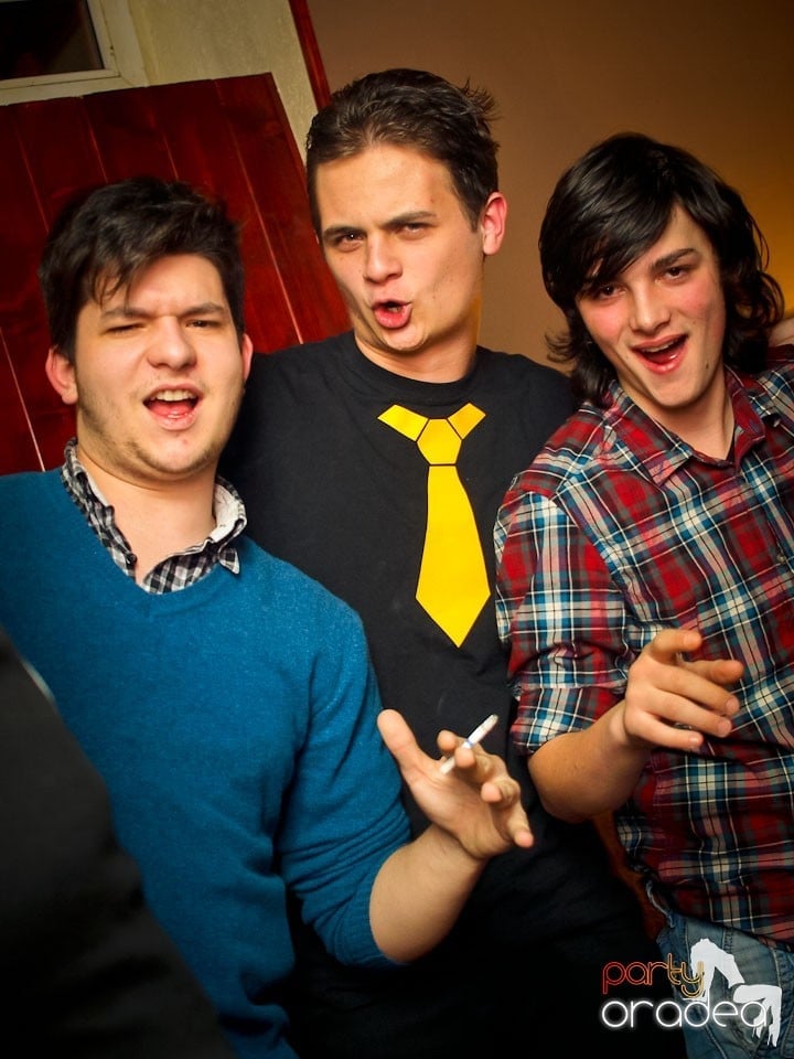 Distracţie în Chanson Café, 