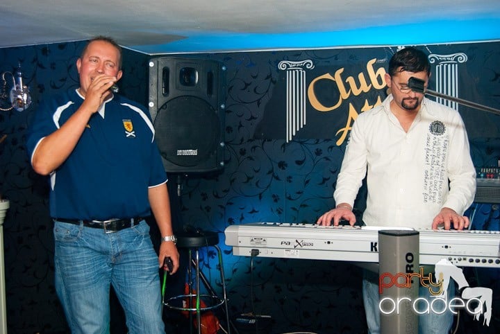 Distracţie în Club Atti's, 