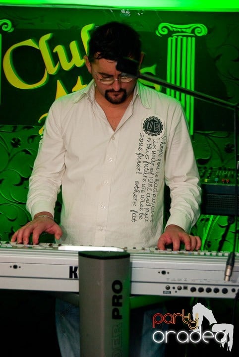 Distracţie în Club Atti's, 