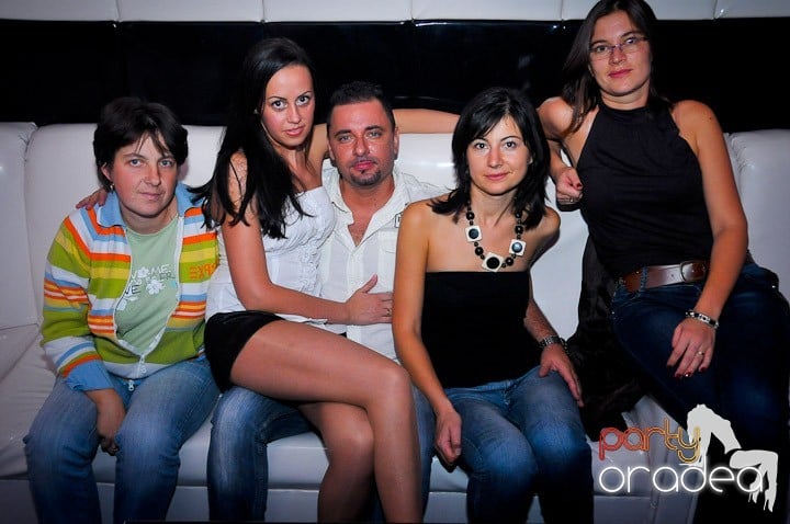 Distracţie în Club Atti's, 