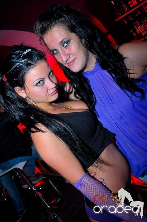 Distracţie în Club Atti's, 