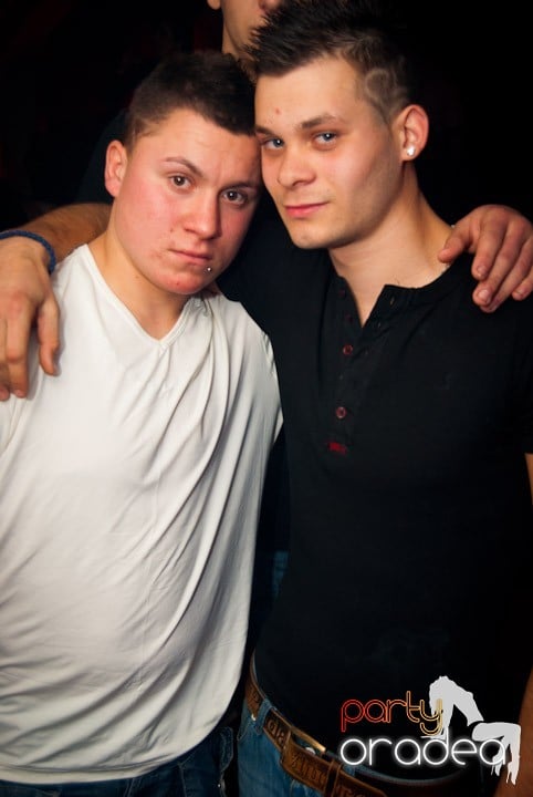 Distracţie în Club Atti's, 